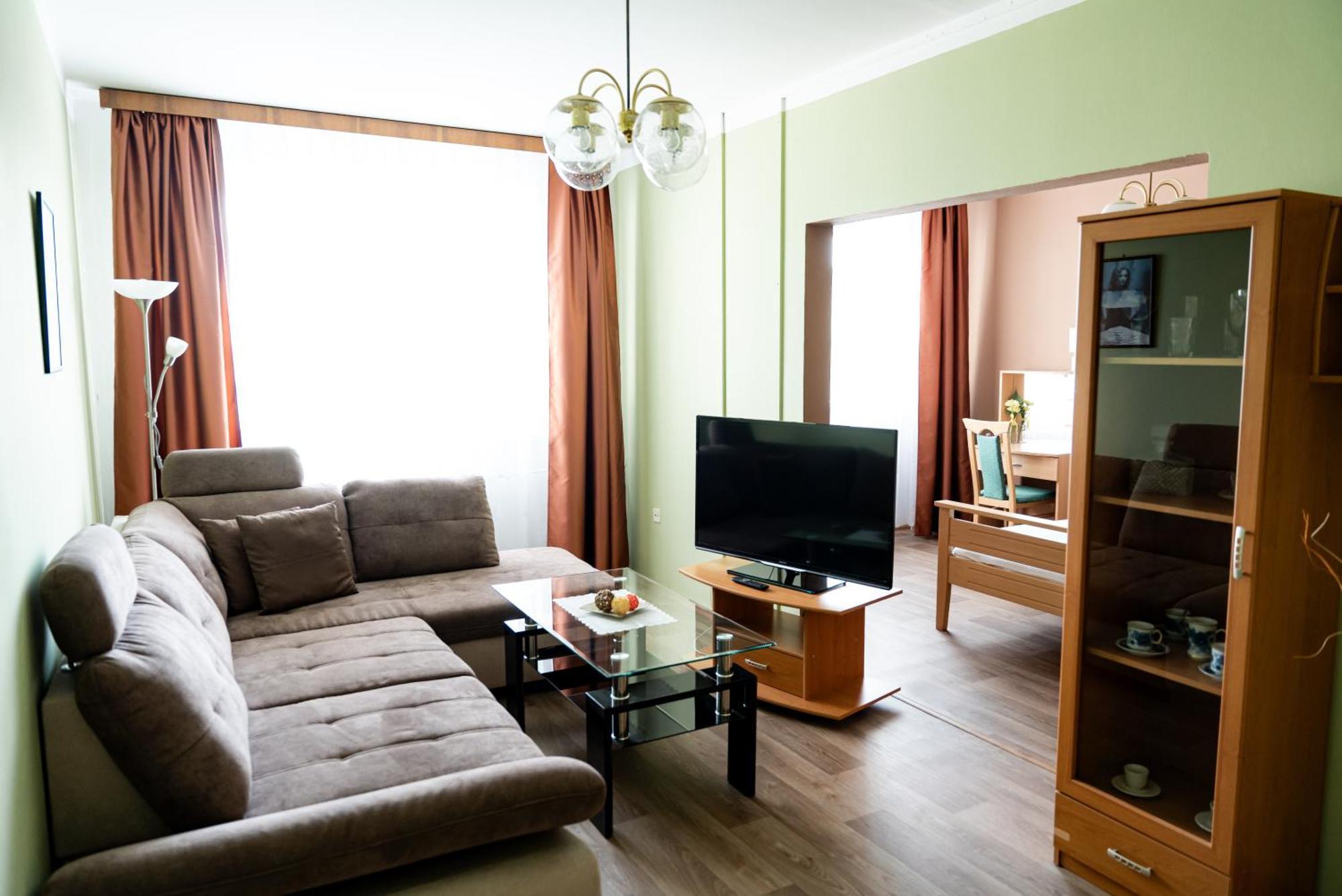 Hotel Cementar ฮรานิเซ ภายนอก รูปภาพ