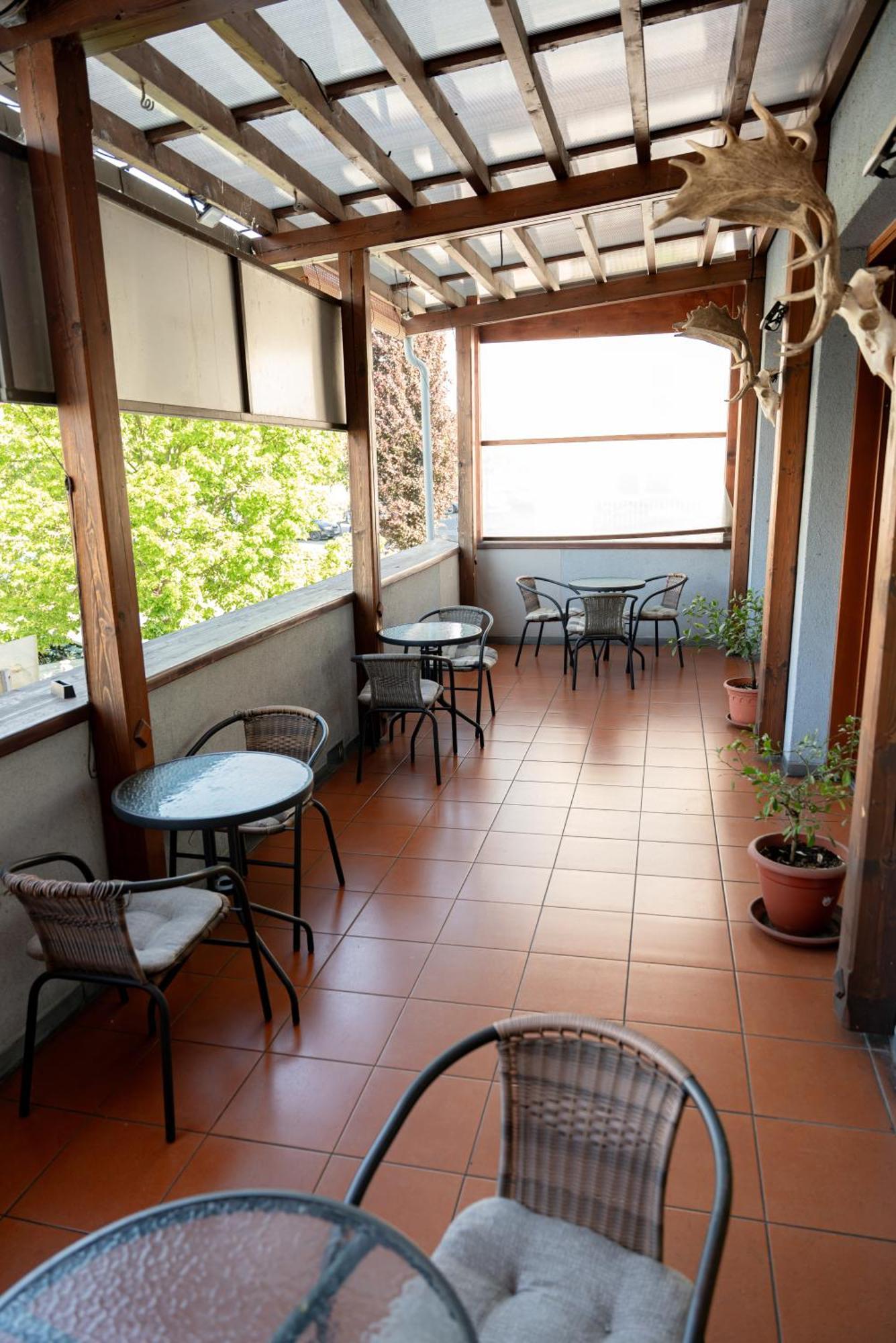 Hotel Cementar ฮรานิเซ ภายนอก รูปภาพ